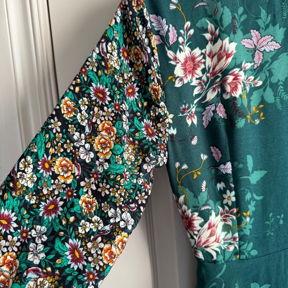 NWT Green Floral Wrap Dress by Shades of Blonde Small - Picture 8 of 10